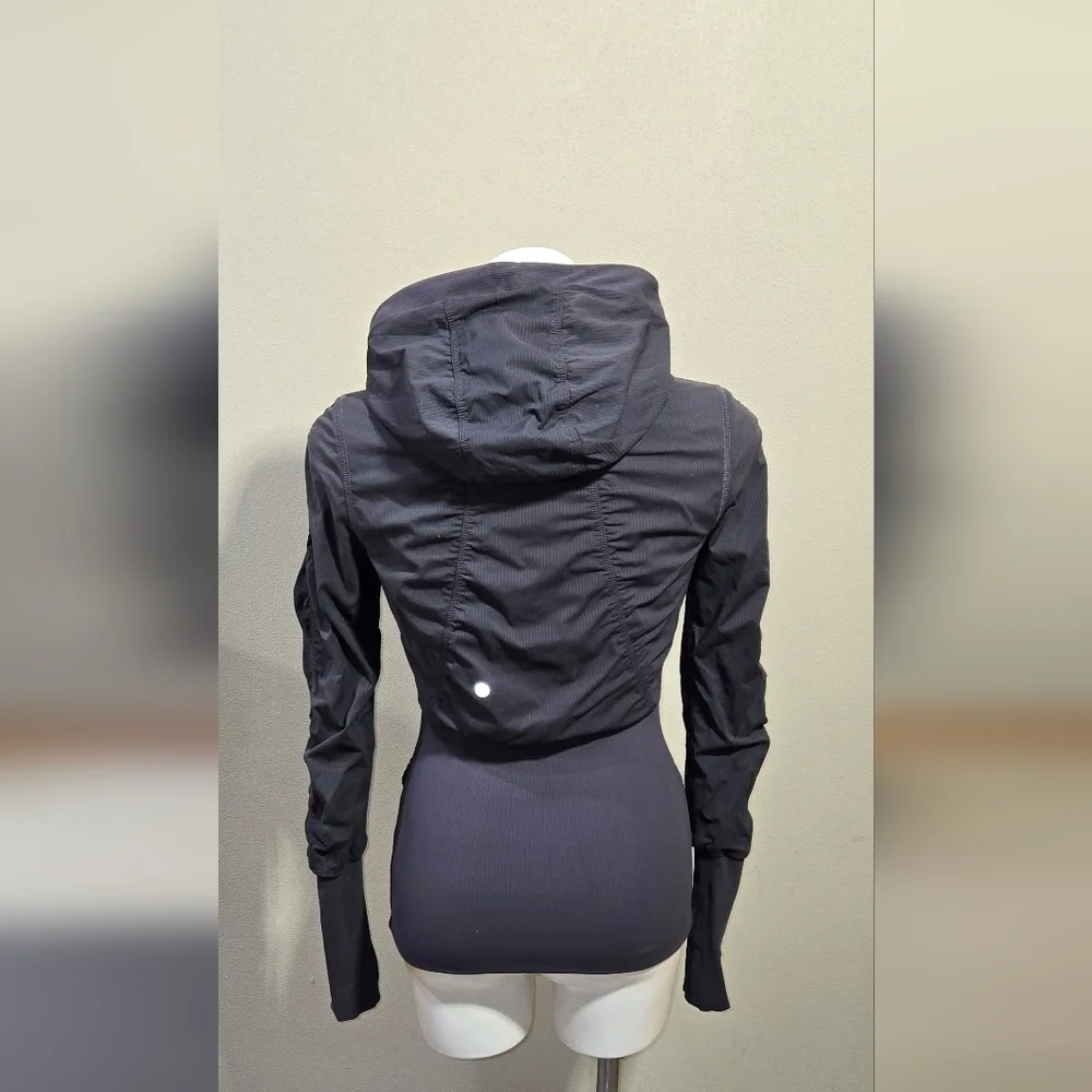 lululemon athletica 16 pit